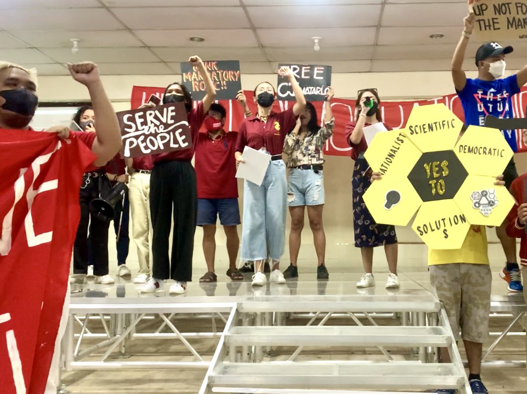 upcebutugani's tweet photo. As per custom, student leaders, org members, and students alike lead and participate in the First Day Rage, right after the Freshies Orientation. 

#UPCNanditoNaAko
#OrgFair2022 https://t.co/6K0hkvd572