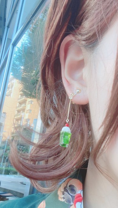 耳にメロンソーダ付いてるよ 