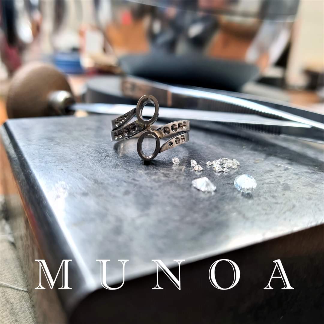 joyeriaMunoa's tweet photo. In the #artisanworkshop of Casa Munoa, crafting for our client "S" an 18k white gold #engagementring with oval and brilliant cut #diamonds. We will soon show you the result. Munoa has been creating quality #handcraftedjewellery since 1935. #jewellery #jewels
#Jewelry #designs https://t.co/dVY7qxVE8M
