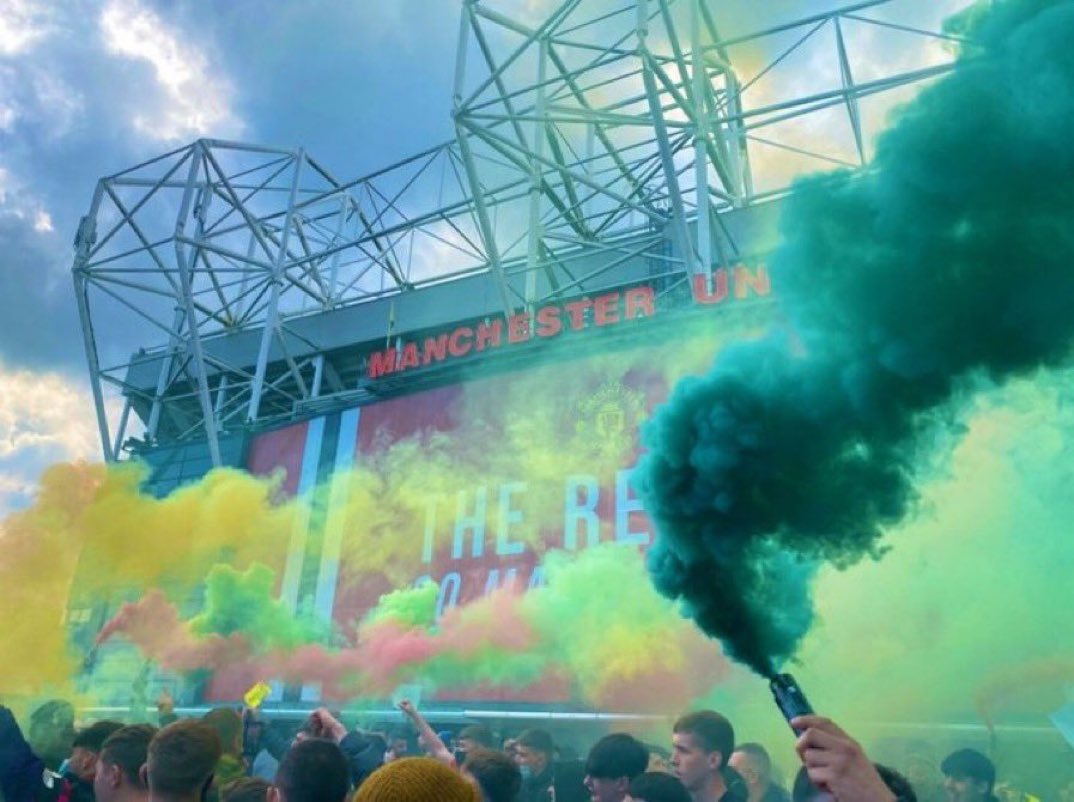 Glazerspissoff's tweet photo. To all Manchester United fans, we must contact @The__1958 to continue the protests💚💛💚
#GlazersOut 
#GlazersOut https://t.co/tx1ux6wPCf