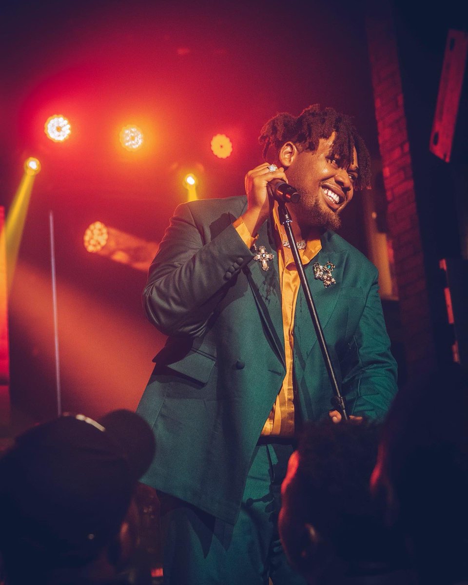 rogue_ng's tweet photo. #NextRated BNXN @toyourears performs in custom #Rogue Green wool double-breasted suit x Gold silk shirt as styled and commissioned by @josephusiagwu π«β¨
#rogueman #bespoke #suit #sartorial #dapper #mensfashion https://t.co/l9YQAukyFI