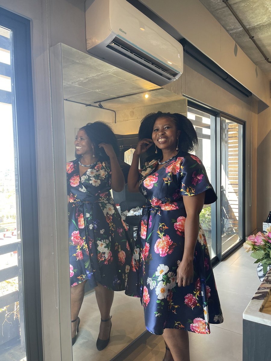mazzamaxim's tweet photo. Sex, Lies & Alibis:
Cast of Characters
Zethu Gladys Nxumalo, like many domestic workers, is virtually invisible to her employer, and even to you. Until Alibis.
All is revealed in #sexliesandalibis
#gladys #zethu
@bargainbookssa @exclusivebooks #christmasread
🤳Mamosa 🙏 https://t.co/XqmYgJ01tr