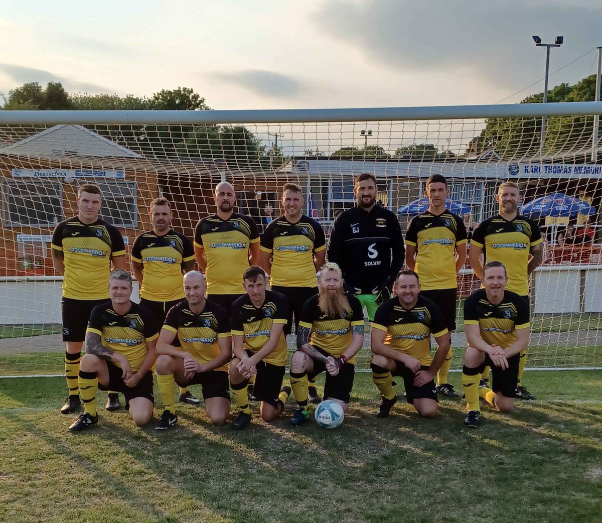 𝗙𝗨𝗟𝗟 𝗧𝗜𝗠𝗘 𝗥𝗘𝗦𝗨𝗟𝗧 
A good turnout last Friday night enjoyed an excellent game between Penycae Vets v <a href="/Denbigholdboys/">Denbigh Wanderers Vets</a>   

More Details: 👇👇
facebook.com/penycae.fc/pos…

💙 Our Crest, Our Club, Our Community, Our Cae 💙

#WeAreTheCae #MoreThanAClub
