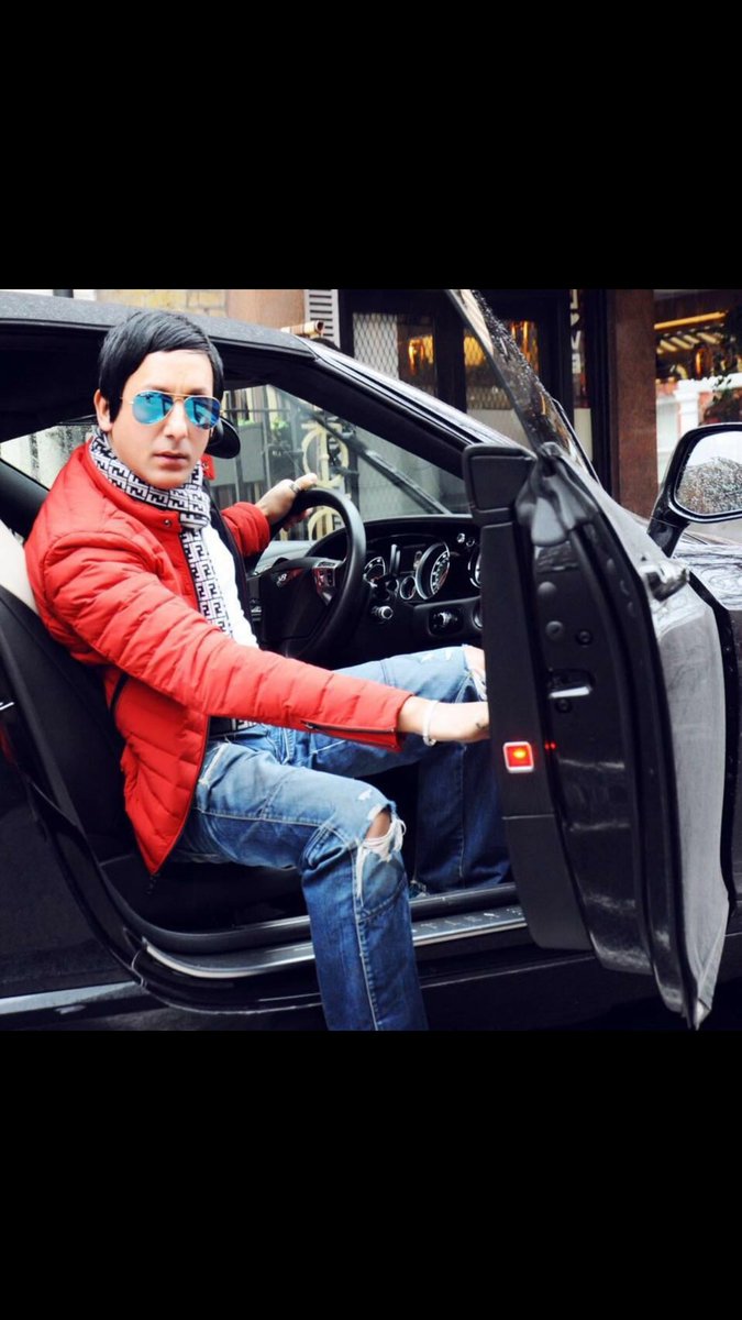 Chelsea_Singh_'s tweet photo. I am a council estate kid roots not forgotten. Monday letβs go! Iβm no one Special Iβm just one of the 6 billion plus people on the planet. But remember this if I can do it so can you. #Candoapproach #chelseasingh #bentley #Gucci #Raybans #armani #Hublot https://t.co/AAVMgeKk21