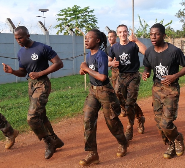 MISLOG_BANGUI's tweet photo. #MondayMotivation On garde la pêche et surtout la bonne humeur pour cette nouvelle semaine avec la #MISLOG ! Nzoni Bïkua !
#NosJeunesOps
@EfgOfficiel @armeedeterre @EtatMajorFR @1erSpahis https://t.co/geBoAQu42n