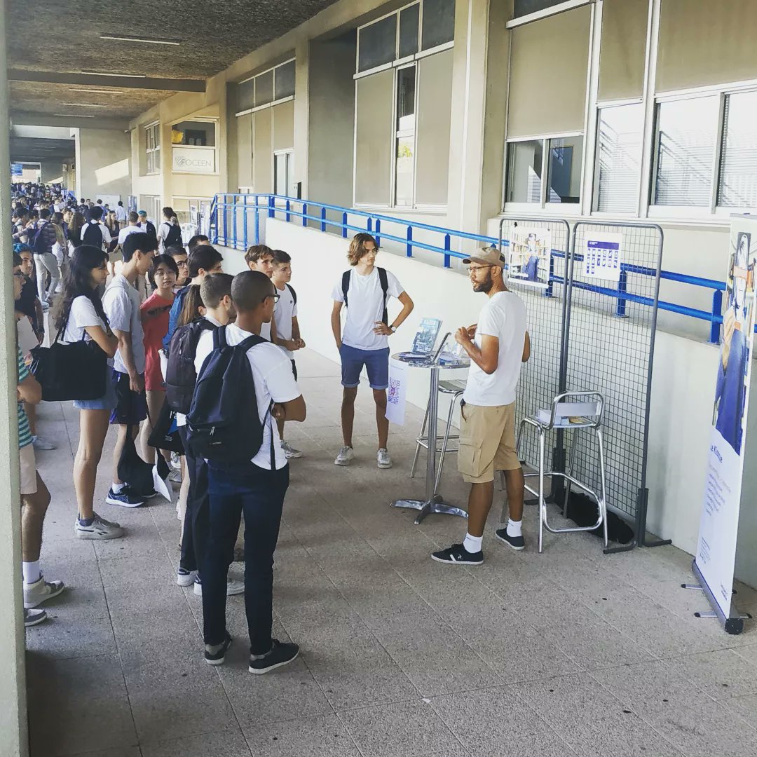 Doc_ECM's tweet photo. Jour de rentrée pour les 1A à @CentraleMars. Nous inaugurons la chaîne de présentation de l école. On leur souhaite une belle rentrée ! https://t.co/C1c4JEtqsu
