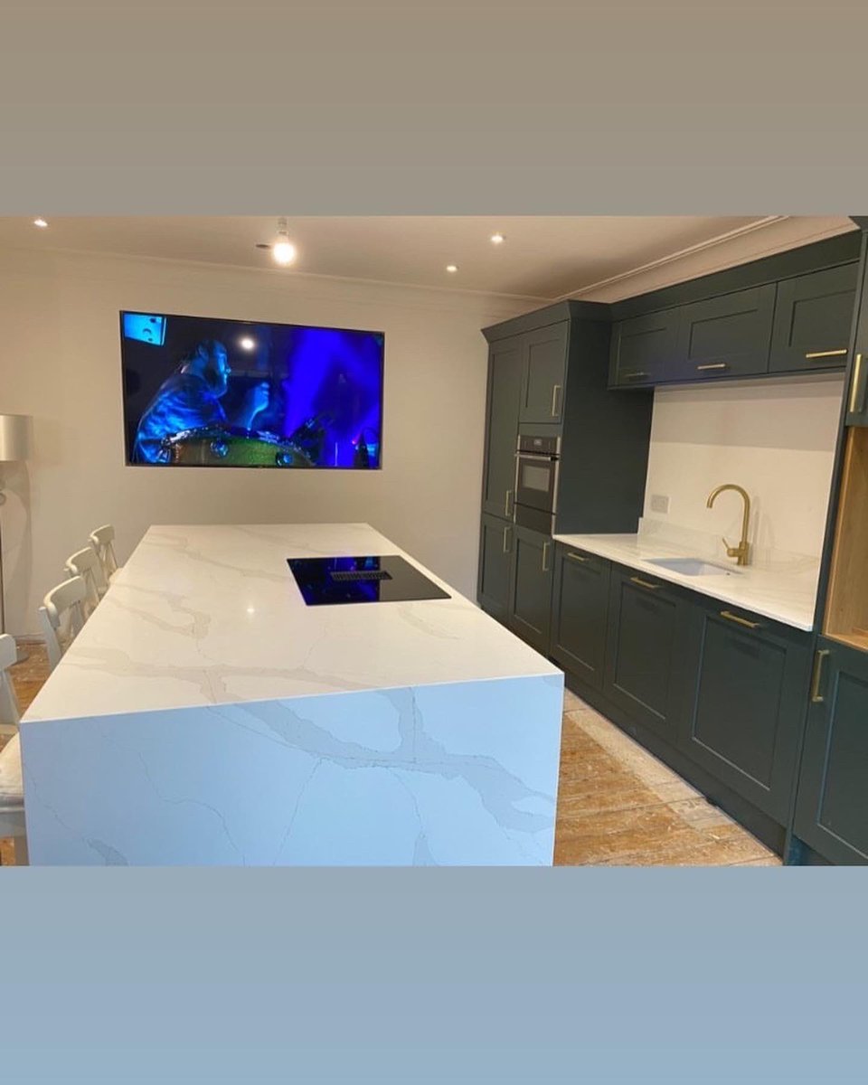 StadiumStone1's tweet photo. Gorgeous customer update images sent in by Ellie of the recently installed Tuscan Gold #quartzisland #quartzkitchentops #quartzkitchencountertops #quartzcountertops https://t.co/ehjeyAoXJf