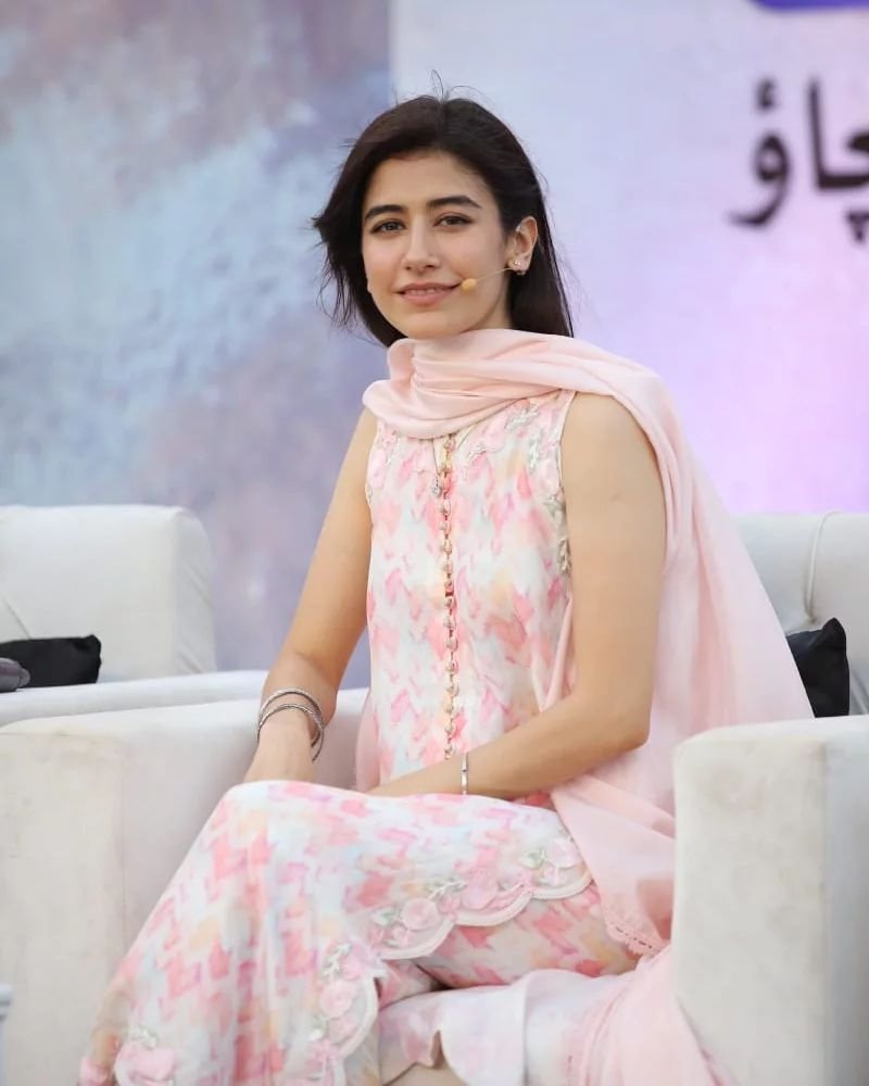 ShowbizAndNewz's tweet image. Beautiful #SyraYusuf from Hum TV marathon Fund raising transmission #HumDard ❤️