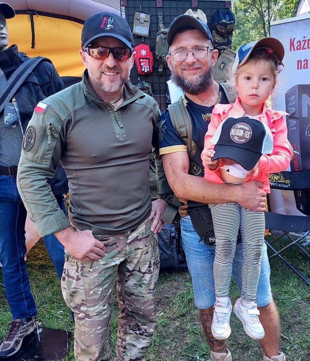 WeteranWP's tweet photo. #PIKNIKKOMANDOSA
#KOMANDOSIWCZORAJIDZIS
#62KOMPANIASPECJALNA
@WojskaSpecjalne
@MON_GOV_PL
@WCR_Boleslawiec
@HelikonTex
@trecnutritionuk
#JWGROM
#JWFORMOZA
#JWK
#JWAGAT
#JWNIL
#SOF
#WETERAN
#NAVAL #NAVALPOLSKA
#PUWAL #SOFPROJECT
#DAROPOLL #C12SPEC
#ZACHAR #ZACHARSELEKCJA https://t.co/dGcNBR9rqn