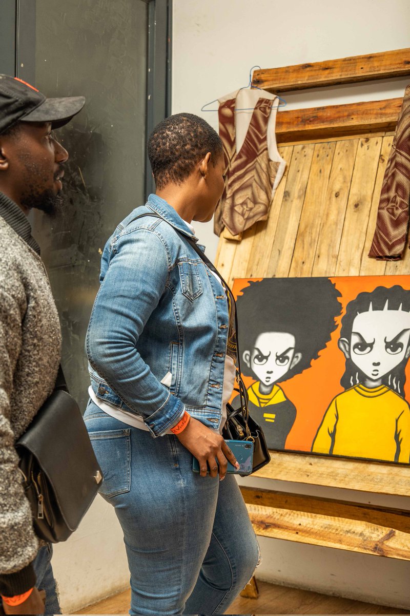 ZeusDeuceAfrika's tweet photo. Never got a chance to share content from the Art Exhibition before performance at #MolapoShowcaseTheatre the other week π₯π€ππ¨πΌπΌπΌπΌπΌπ§₯ππππ₯ Shout out Award Winning Curator Chawa Maposa and #CreativeCartBW for helping #DIYEnt. build 1st of these! πΈ @filmsmotionart IG π§πΌ https://t.co/yu0Ny9jmx9