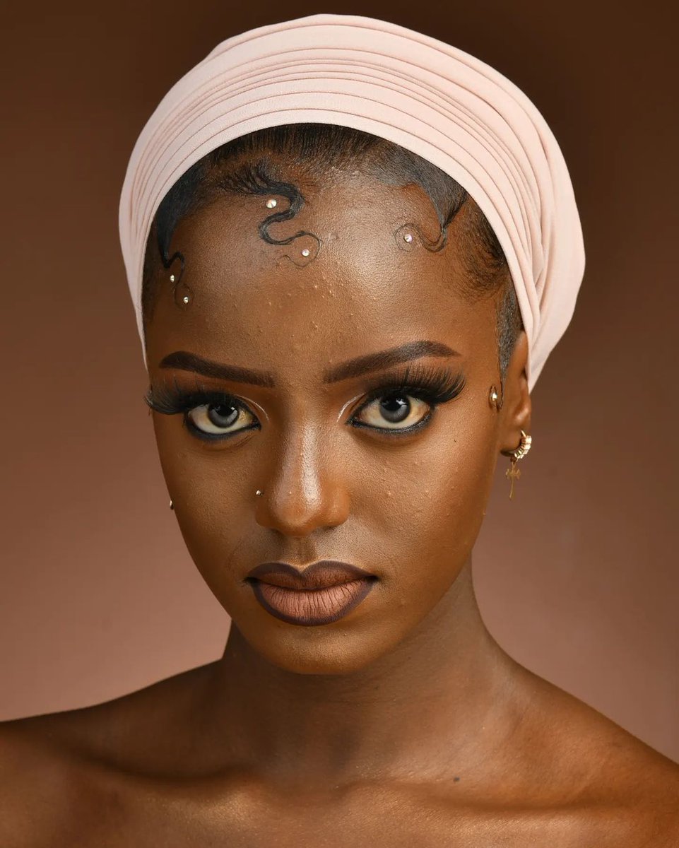 league_soft's tweet photo. Portrait retouched at @league_soft ,clean retouch is available 😍😍
#headiesaward2022 #dettystudio #amazingklef #retouchingsevices #Nigeriaphotographershub #Lagosians #walevisuals https://t.co/9x7VjU0XEn