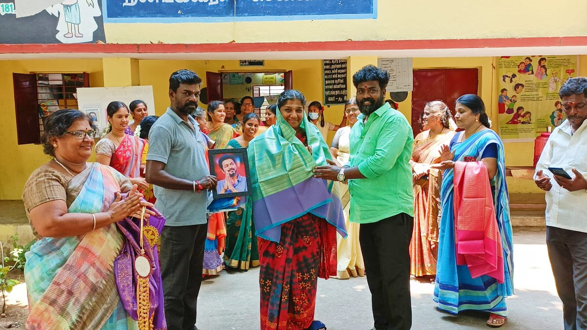 Thalapathydivan's tweet photo. *சற்றுமுன்* 
தளபதி அவர்களின் நல்லாசியுடன்
மாநில பொதுச் செயலாளர் அண்ணன் *புஸ்ஸி N.ஆனந்த்ExMLA அவர்கள் அறிவுறுத்தல் படி*
*இன்று ஆசிரியர் தினத்தை முன்னிட்டு*
*நீலாங்கரை ஊராட்சி* *ஒன்றிய* *நடுநிலைப்* *பள்ளியில்* சென்னை புறநகர் மாவட்ட தளபதி மக்கள் இயக்கம் சார்பாக *வாழ்த்துக்கள் https://t.co/4fFOErcoe7