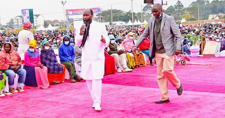 wagacharity's tweet photo. When you enjoy seeing the cripples walk, the blind eyes being open,the sun being commanded by THE  MIGHTIEST PROPHETS to clap and it obeys

You can't see all that &amp; then trample because you have eaten enough
Your judgement will be unbearable

#MessageOnGlorification 
@ktnhome_ https://t.co/jkrsiiuKhV