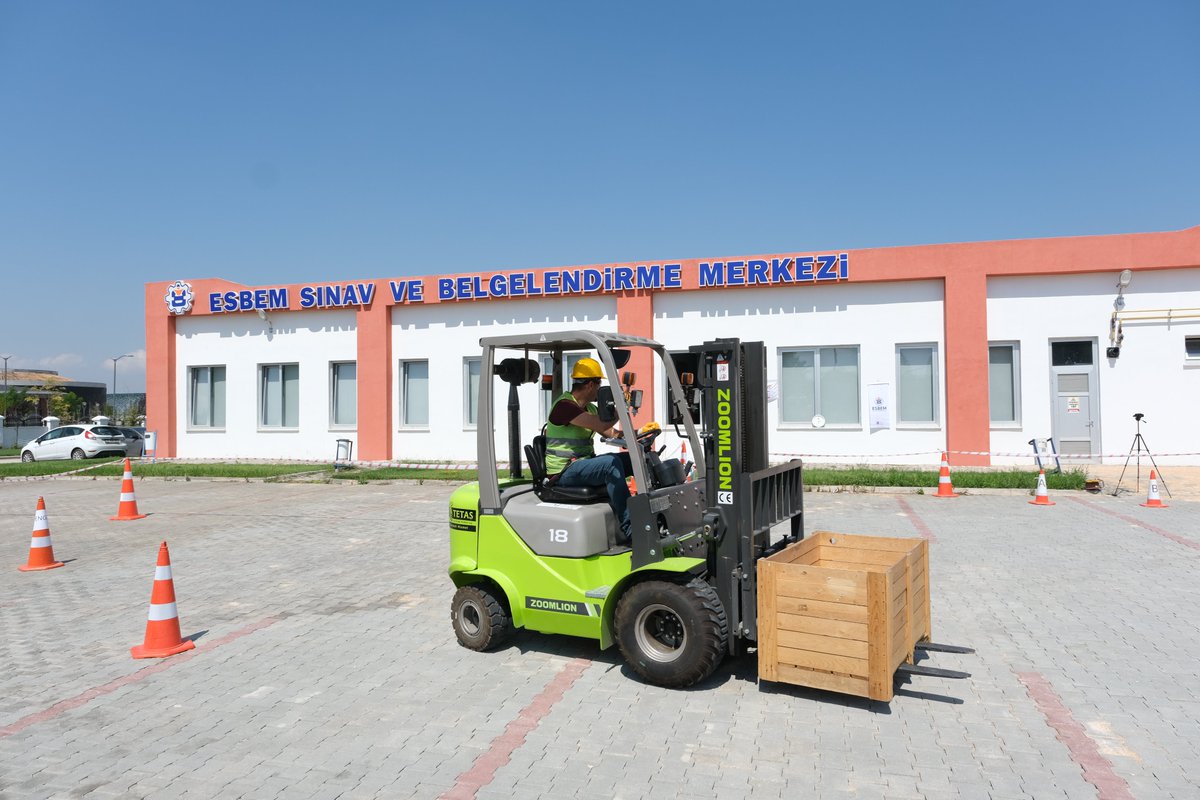 OsbEskisehir's tweet photo. ATÖLYELERİMİZ VE SINAV ALANLARIMIZ İLE SANAYİCİLERİMİZİN HİZMETİNDEYİZ
Eskişehir’deki 13 meslek dalında tek yetkili firma olan #ESBEM Sınav ve Belgelendirme Merkezi A.Ş. sanayideki çalışanların mesleki bilgi kalitesinin arttırılmasına katkı sağlamaya devam ediyor. https://t.co/ogz3d5ALpN
