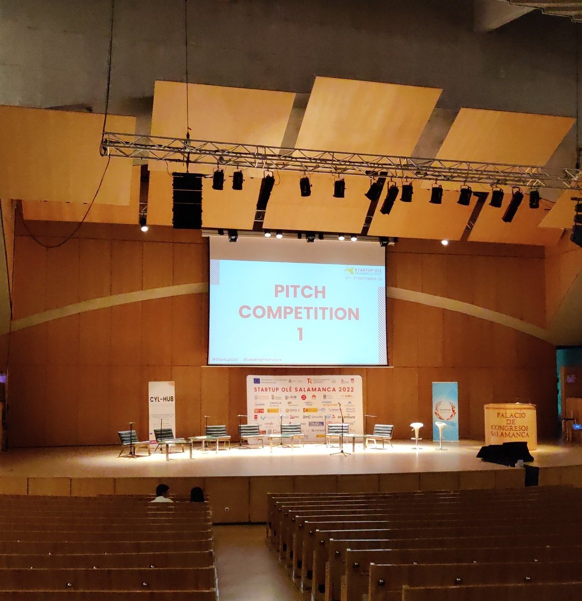 AdriaUrenya's tweet photo. Tamos ready👏
#StartupOLE
#LeadingTheFuture https://t.co/cD4WiQ5yf1