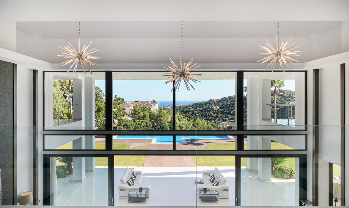 Zagaleta's tweet photo. #VillaHarmony is meticulously designed to allow you to make the most of its large interior spaces. High ceilings and spacious living areas flow seamlessly into each other, while large glass panels allow natural light to flood in. 

#CostaDelSol https://t.co/i6ZYdou0cJ