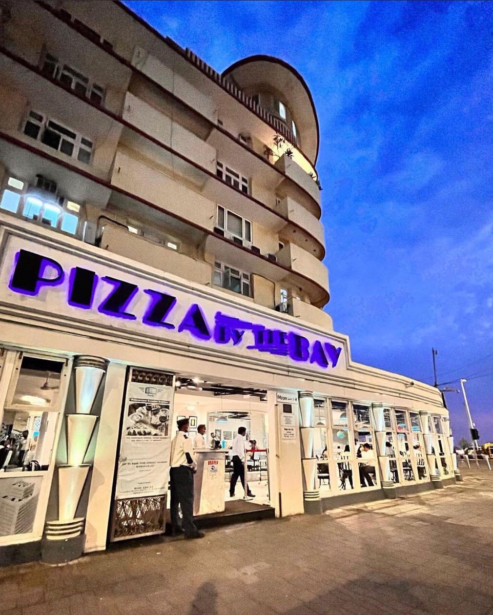 pizzabythebay_'s tweet photo. Pizza always By The BAY. 🌊🍕😌

P.C - @_prashasti_ and @siddha.sawant

#mumbai #marinedrive
#pizzalover #pizza #thePBTBbox #pizzainabox #pizzawithaview #bombayfoodexplorer #thingstoeatinmumbai #foodiesofmumbai #marinedrivemumbai #cafesinbandra #foodgasms #foodiesofindia #food https://t.co/goQE43KOiU