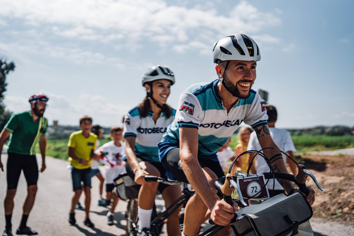Somriures i més somriures. La Retrotrobada és això. Moltes gràcies a tots els que vau gaudir del ciclisme ja sigui sobre la bici, animant o organitzant aquesta meravellosa festa.