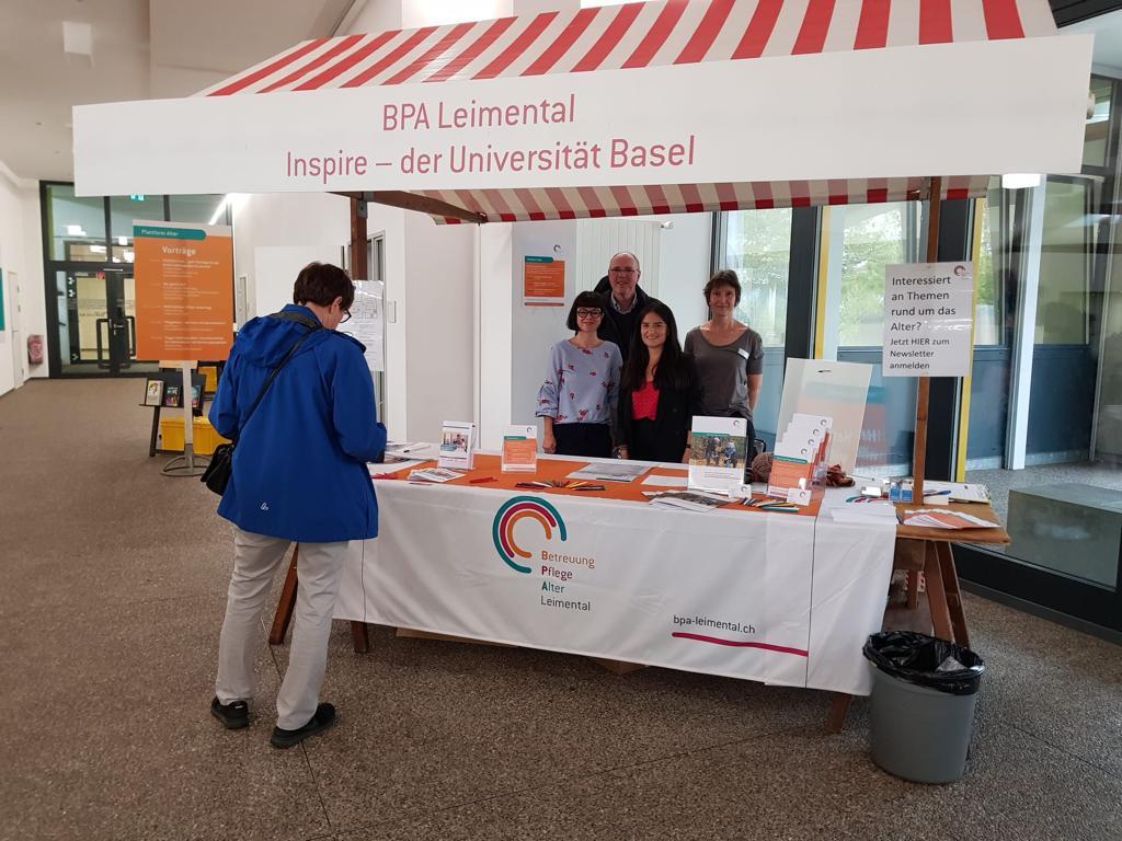 An der Plattform Alter in Bottmingen am 03.09.2022 nahmen 30 Organisationen, inklusiv <a href="/inspire_bl/">INSPIRE</a>,  teil. Der Anlass war ein Erfolg, 300 Personen besuchten die Plattform Alter. Den Besucherinnen und Besuchern konnte das INSPIRE Versorgungsmodell nähergebracht werden.