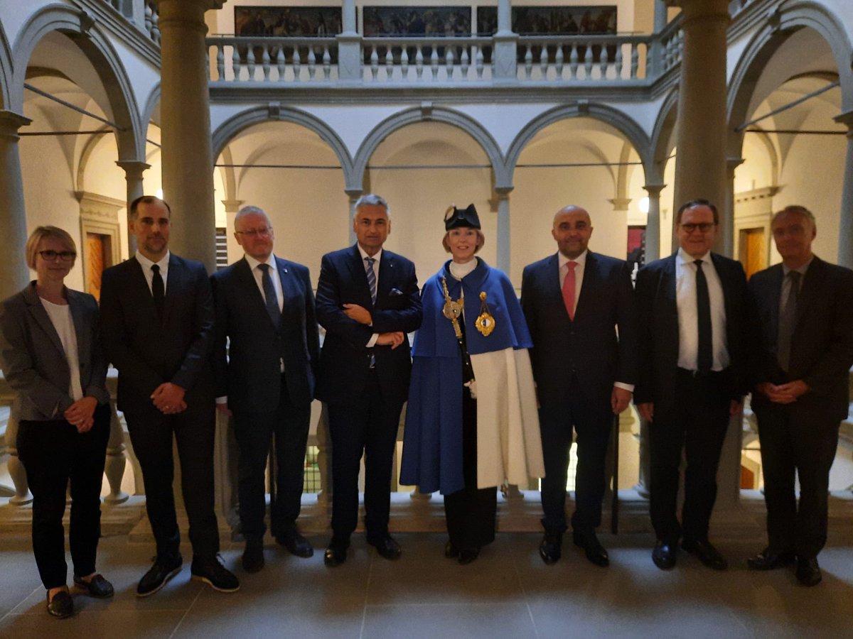 #Officiel 
ViSiTE DE CANTON 
KANTONSBESUCH
Bel accueil à #Lucerne <a href="/KantonLuzern/">Kanton Luzern</a> 
Freundlicher Empfang des Botschafters <a href="/FJournes/">Frédéric Journès</a>, des Konsuls und des Leiters der Wirtschaftsabteilung Gilles Bordes in Luzern
<a href="/guido_graf/">Guido Graf</a> <a href="/rolf_born/">Rolf Born</a>