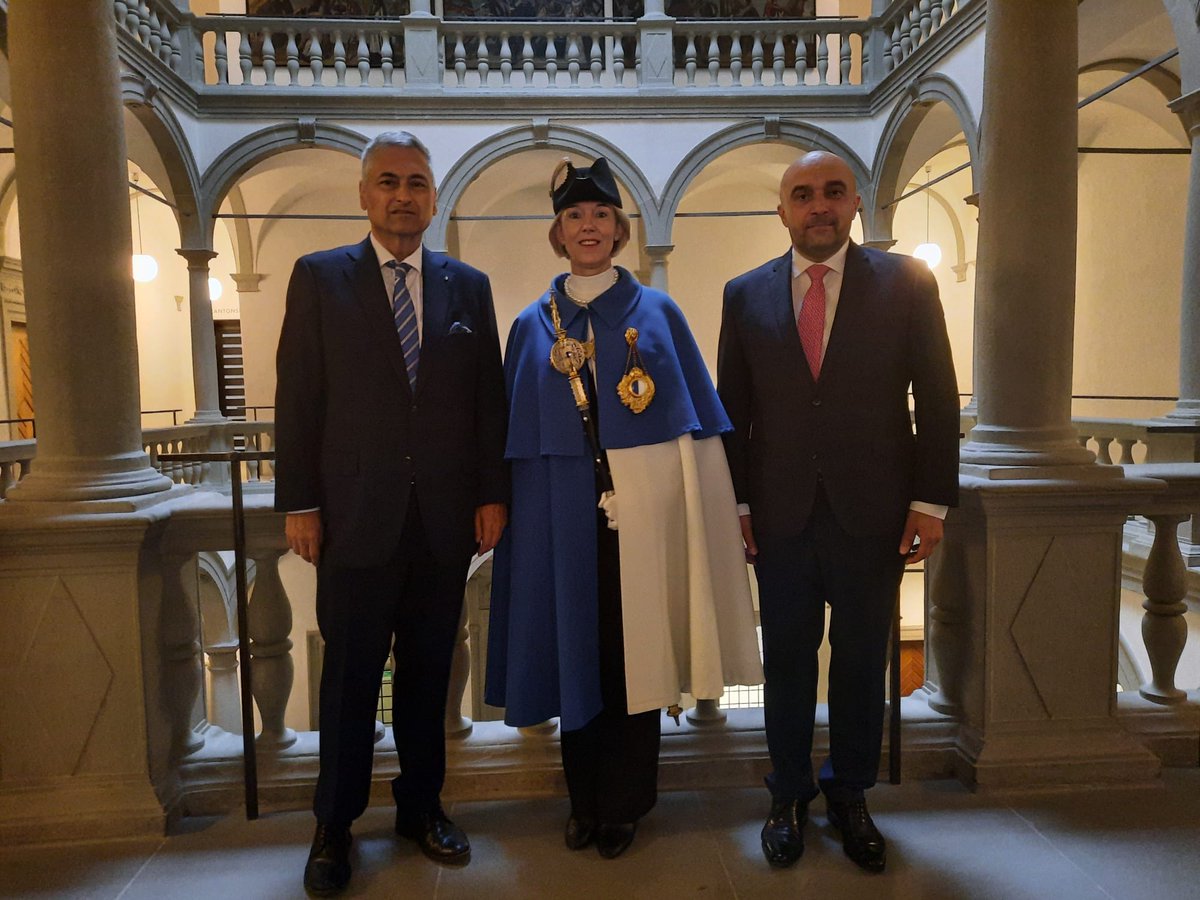 FranceenSuisse's tweet photo. #Officiel 
ViSiTE DE CANTON 
KANTONSBESUCH
Bel accueil à #Lucerne @KantonLuzern 
Freundlicher Empfang des Botschafters @FJournes, des Konsuls und des Leiters der Wirtschaftsabteilung Gilles Bordes in Luzern
@guido_graf @rolf_born https://t.co/DgtkhNmmk7