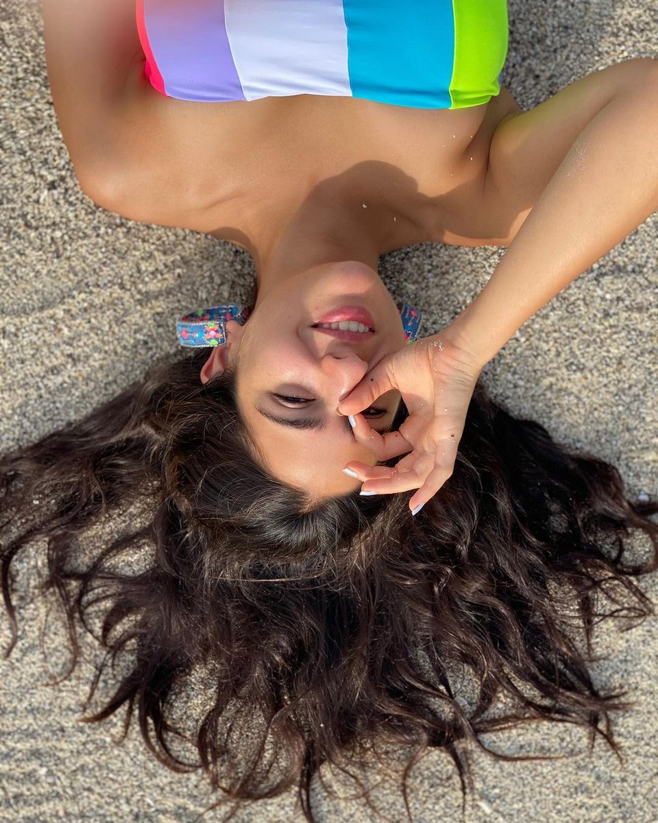 Boldsky's tweet photo. Sara Ali Khan flaunts her curves in colourful bikini.
https://t.co/EhcGmUxxwn
#saraalikhan #fasshion #fashiontrends #bollywood #Bollywoodactress #bikini https://t.co/5jbrZCSpM1