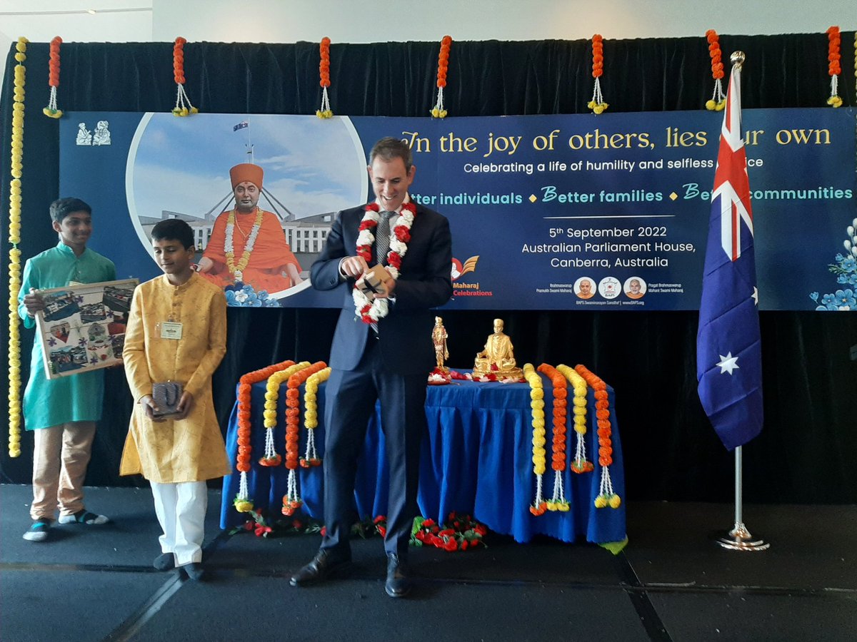 bapsaustralia's tweet photo. @bapsaustralia really appreciates @JEChalmers taking the time out to celebrate the 100 years of H.H.Pramukh Swami Maharaj @Aust_Parliament

#psm100 #Bapsanz #PramukhSwami https://t.co/1auI2yFD5O