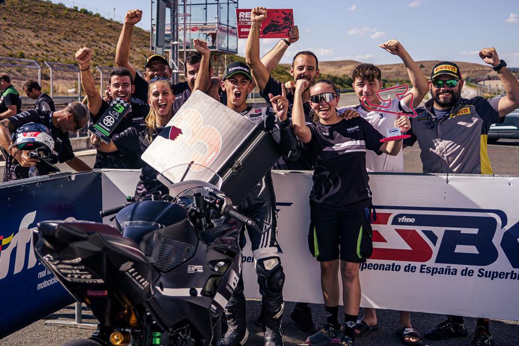 ESPSolutionsES's tweet photo. Carrera más que pelada por nuestro #BorjaJiménez 🏁

Orgullosos de todos y cada uno de los componentes del equipo de profesionales de ESP Solutions Motap RT 💪

Race 2 P3 ✅

#espsolutions #millservices #kawasaki #tdgsuspensions #racing #motosport #motociclismo #navarra https://t.co/fxxyfL3zw0