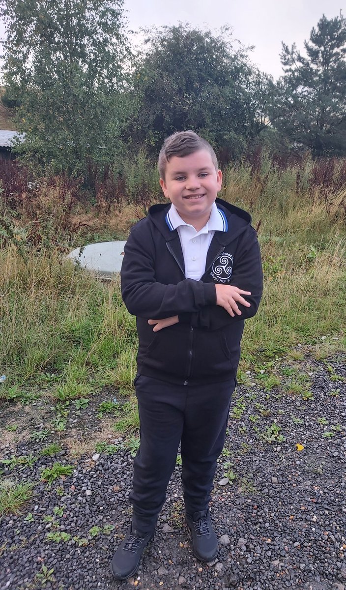 MammiPugh's tweet photo. Look out @islwynsrb !! Elijah's coming!! @PughRichardpugh  #FirstDayAtBigSchool #ProudParents https://t.co/eJwYPgkrxB