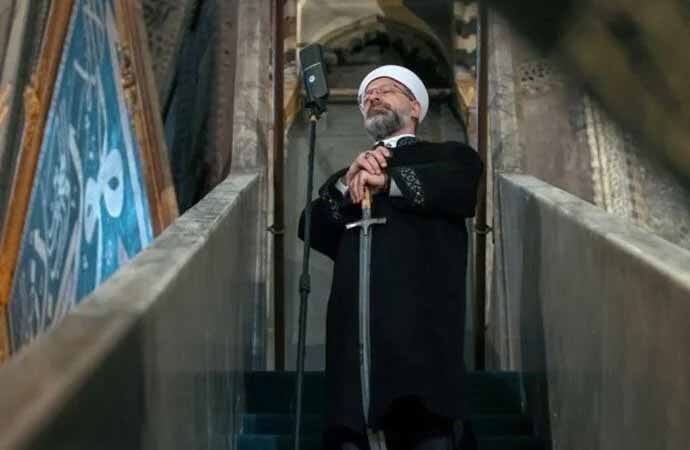 ajans_muhbir's tweet photo. Diyanet, paranın vadesiz bir hesapta tutulmasının dinen uygun olmadığını açıkladı.

Diyanet, bankaların verdiği maaş promosyonları için de “harama yakın” demiş ancak katılım bankaları ile 2 bin 880 liraya promosyon anlaşması imzalamıştı. https://t.co/oPio1V38iC