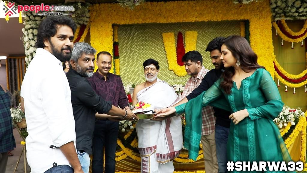 melnvaranasi's tweet photo. #Sharwanand33 : A Political Action Drama Kicks off with pooja ceremony. Regular shoot from October.

Other Cast: #RaashiKhanna, #Priyamani 

Direction: #KrishnaChaitanya
Producer: @vishwaprasadtg 
Music: @thisisysr https://t.co/sQicsmxmzy