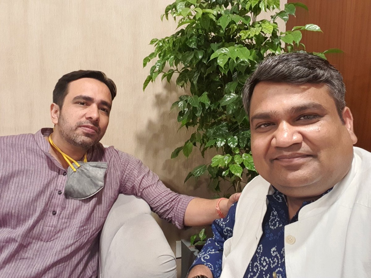 माननीय जयंत चौधरी जी द्वारा उत्तर प्रदेश सरकार की पोल खोलने के लिए @SwGaddha 'selfie with gaddha' कार्यक्रम निरंतर राष्ट्रीय लोक दल द्वारा चलाया जा रहा है। आज अन्य पार्टियों द्वारा इसी से प्रेरणा लेकर सेल्फी कार्यक्रम चलाए जा रहे हैं, हमें गर्व है अपने नेता की सोच पर। @jayantrld