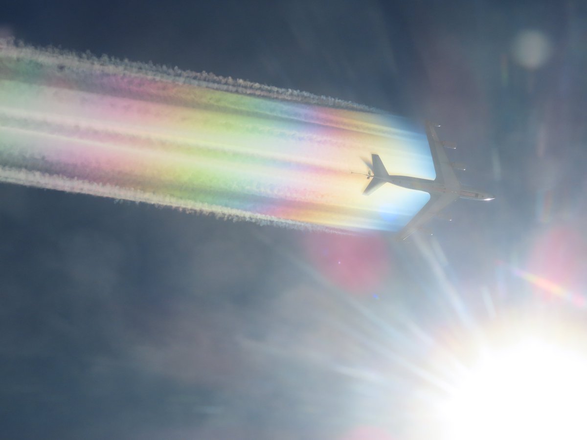 Armee_de_lair's tweet photo. Une photo d'un ravitailleur prise par un équipage Rafale dans le cadre de la mission enhanced Vigilance Activities.

#MondayMotivation https://t.co/qdN0InQr47