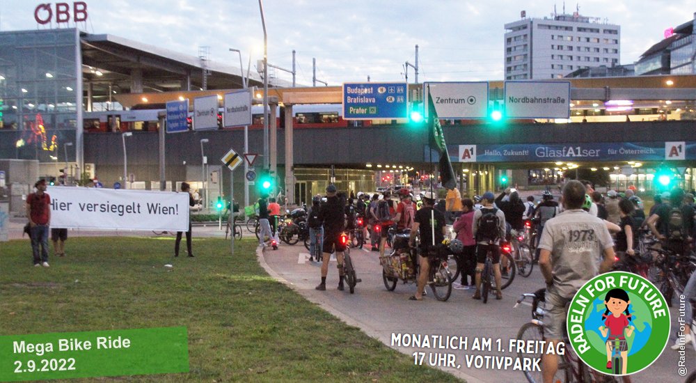 RadelnForFuture's tweet photo. Eindrücke vom #MegaBikeRide. Beim Praterstern gab es ein solidarisches Zusammentreffen mit @venedigerau, deren Aktivisti gegen die Versiegelung von 3.000 m² Grünfläche und für die Lebensqualität im 2. Bezirk kämpfen.

Am 7.10. heißt es wieder: Wir #RadelnForFuture!
Save the date! https://t.co/v8fLxfjle3
