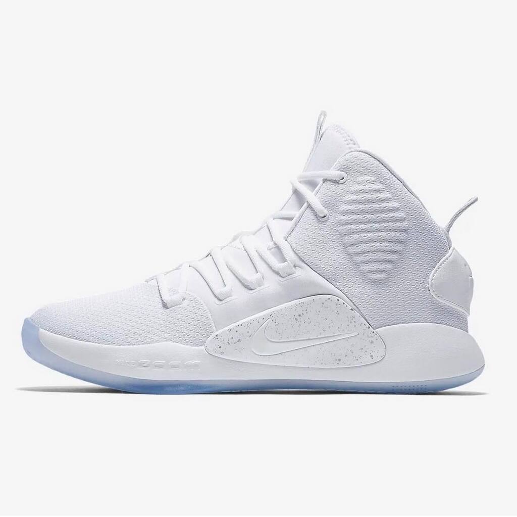 kickspotting's tweet photo. The Nike Hyperdunk X is back. Available in all white at @titan_22
#hyperdunkx #nikehyperdunk #nikebasketball #kickspotting #hyperdunk https://t.co/XksK9duPpo https://t.co/jUjrvlIeFX