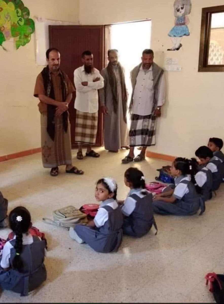 هذه مدينة حريضة حضرموت الغنية بالنفط ، نهب ثروات وفقر . 
تسقط المنطقة الأولى مظلة الفساد .