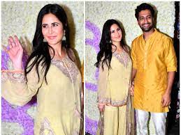 fashiontantra's tweet image. Katrina Kaif and Vicky Kaushal`s chic servings of statements in yellow desi outfits are too good; Yay or Nay?
fashiontantra.in/articles-detai…`s-chic-servings-of-statements-in-yellow-desi-outfits-are-too-good;-Yay-or-Nay?
#katrinakaif #vickykaushal #desioutfits #ensemble #womenwear #iifa