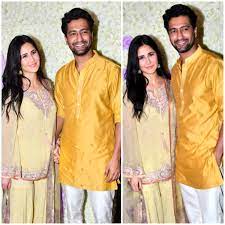 fashiontantra's tweet image. Katrina Kaif and Vicky Kaushal`s chic servings of statements in yellow desi outfits are too good; Yay or Nay?
fashiontantra.in/articles-detai…`s-chic-servings-of-statements-in-yellow-desi-outfits-are-too-good;-Yay-or-Nay?
#katrinakaif #vickykaushal #desioutfits #ensemble #womenwear #iifa