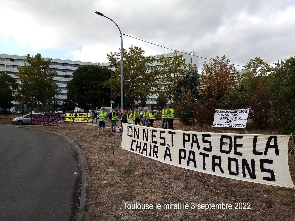 GJinterRdPtOcc's tweet photo. Les actions visibilité ont encore des airs de vacances…
#GiletsJaunes https://t.co/XOJ1GmPLiL