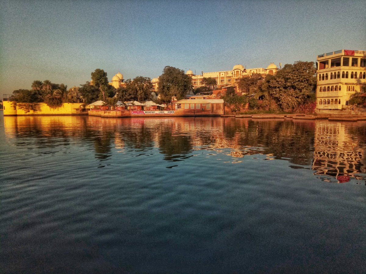 lemiride's tweet photo. Place of the day! 

Ambrai Ghat, Udaipur, Rajasthan ✨

Credits - @sandeepa 

#India #Rajasthan https://t.co/TGeWfC3joM