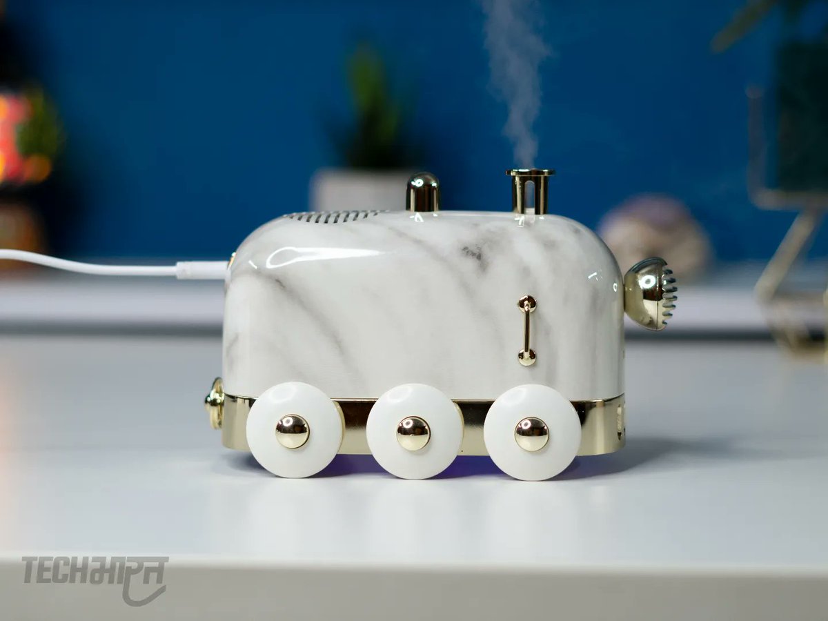 techbharat's tweet photo. First Look of 
LOCOMYST X Humidiriee With Spearker
Come with :-
•Ambient Night Light
•Bluetooth Speaker
Price at ₹1,999

#xech #humidifier #bluetoothspeaker #trainhumidifier #aromadiffuser #aromatherapy #music #locomyst https://t.co/yjTNNqVp9Y