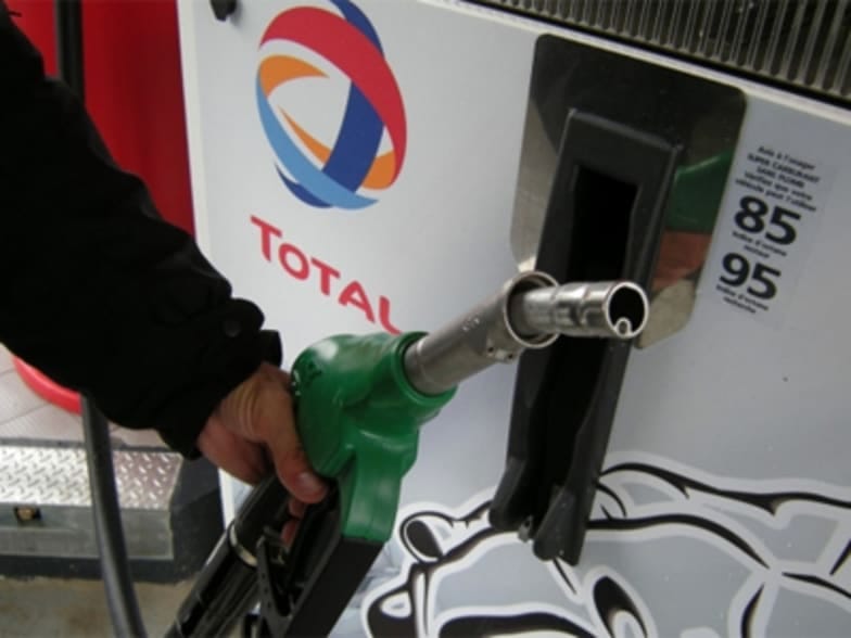 NBCDigitalNews's tweet photo. JUST IN | The @Min_of_Mines has announced a decrease in fuel prices for the month of September. 
Petrol price will decrease by N$1.20, while the price of diesel will decrease by N$0.65. 

#nbcDigitalNews #nbcDSTV282 https://t.co/WKrJd2njz7