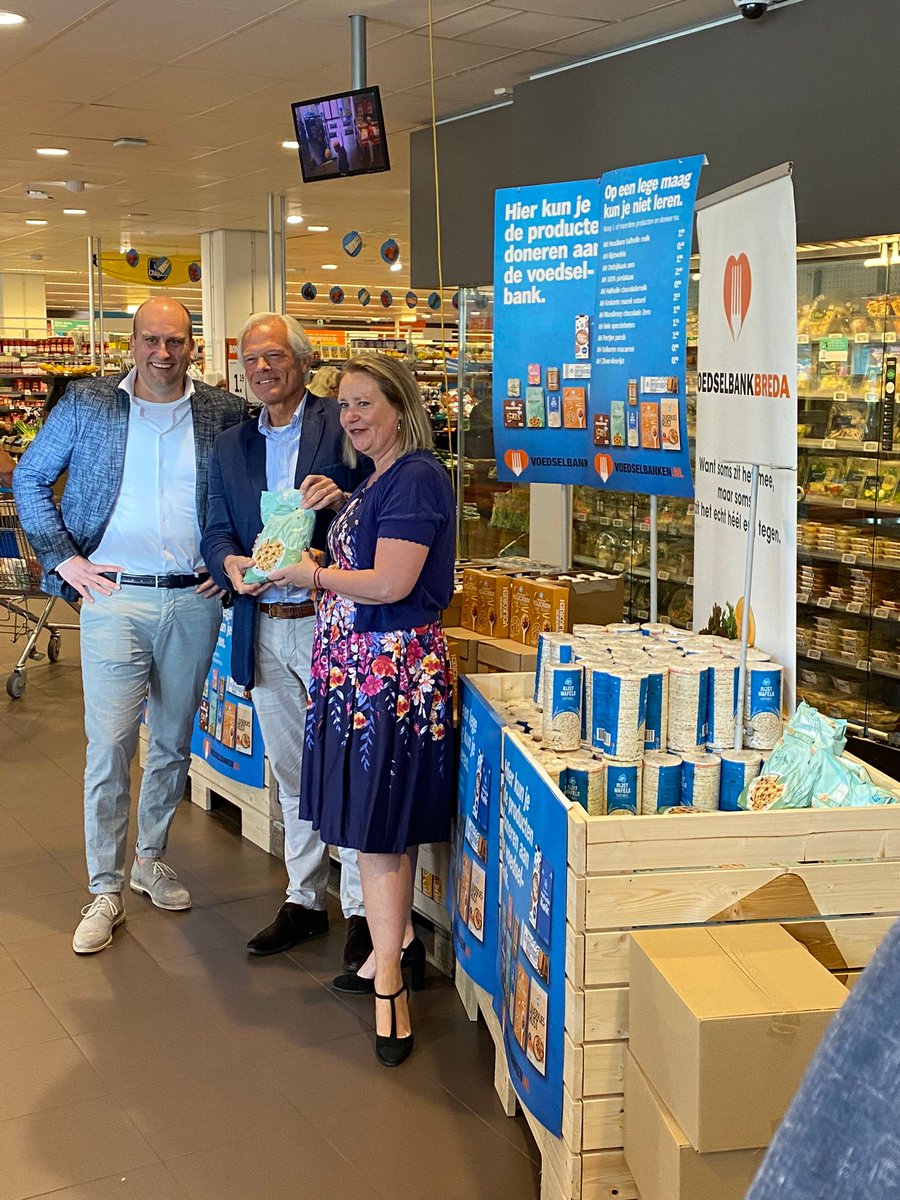 Lokale aftrap actie ‘Op een lege maag kun je niet leren’ van Albert Heijn. Met filiaalmanager <a href="/albertheijn/">Albert Heijn</a>  Valkeniersplein, wethouder armoedebestrijding @marike1969 en voorzitter Joost Bauwens
<a href="/RaadBreda/">Gemeenteraad Breda</a> @groenlinksbreda <a href="/voedselbanken/">10JaarVoedselbank.nl</a> <a href="/breda/">Gemeente Breda</a> <a href="/BNDeStemBreda/">BN DeStem Breda</a> <a href="/BredaNu/">BredaNu</a>