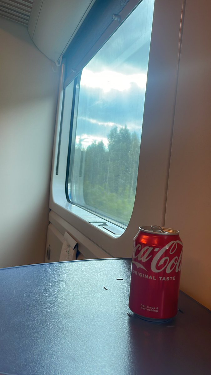 oonahannula's tweet photo. Arki on alkanut. Lähes viikottain junailua kvl-jns välillä. Hyviä hetkiä ajattelulle, päiväunille tai hömppäsarjoille (tai koulu ja työjutuille😄). https://t.co/LmwPHLklF9