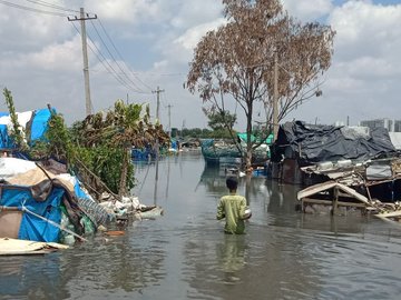 Bengaluru floods: Severe water logging in parts of the city; residents use  tractors to commute