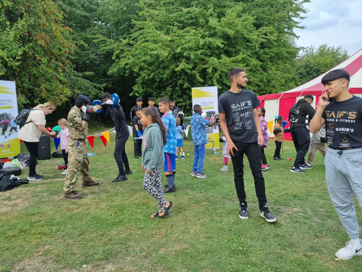 We worked with BAME young people to design activities that they wanted to see in our area. In partnership with Saifs Boxing gym and Unity Boxing gym we delivered pop up demos which proved really popular. Alongside Kash Ali European heavy weight.
Listen to your young people ❣️