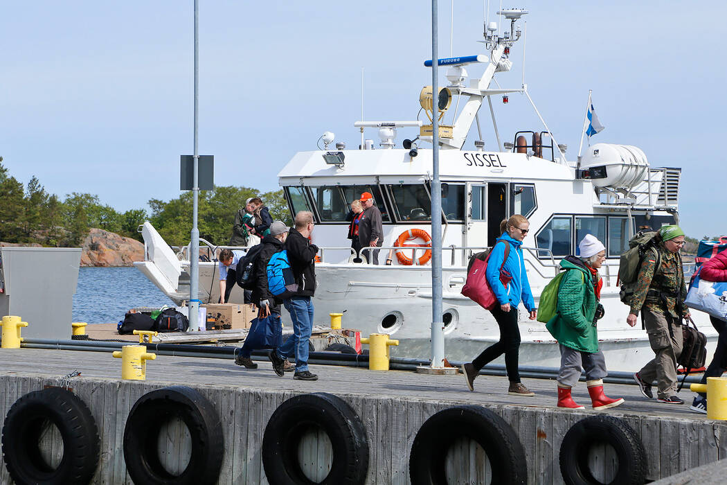 Hyvää Yrittäjän päivää! Kansallispuistot tarvitsevat yrittäjiä. Matkailijat käyttävät palveluitanne, ja te urakoitsijat teette rakennus- ja huoltotöitä. Kun kansallispuistojen hoidon rahoitus on hyvä, te yrittäjät hyödytte korkeiden kävijämäärien ja tilattujen urakoiden ansiosta.