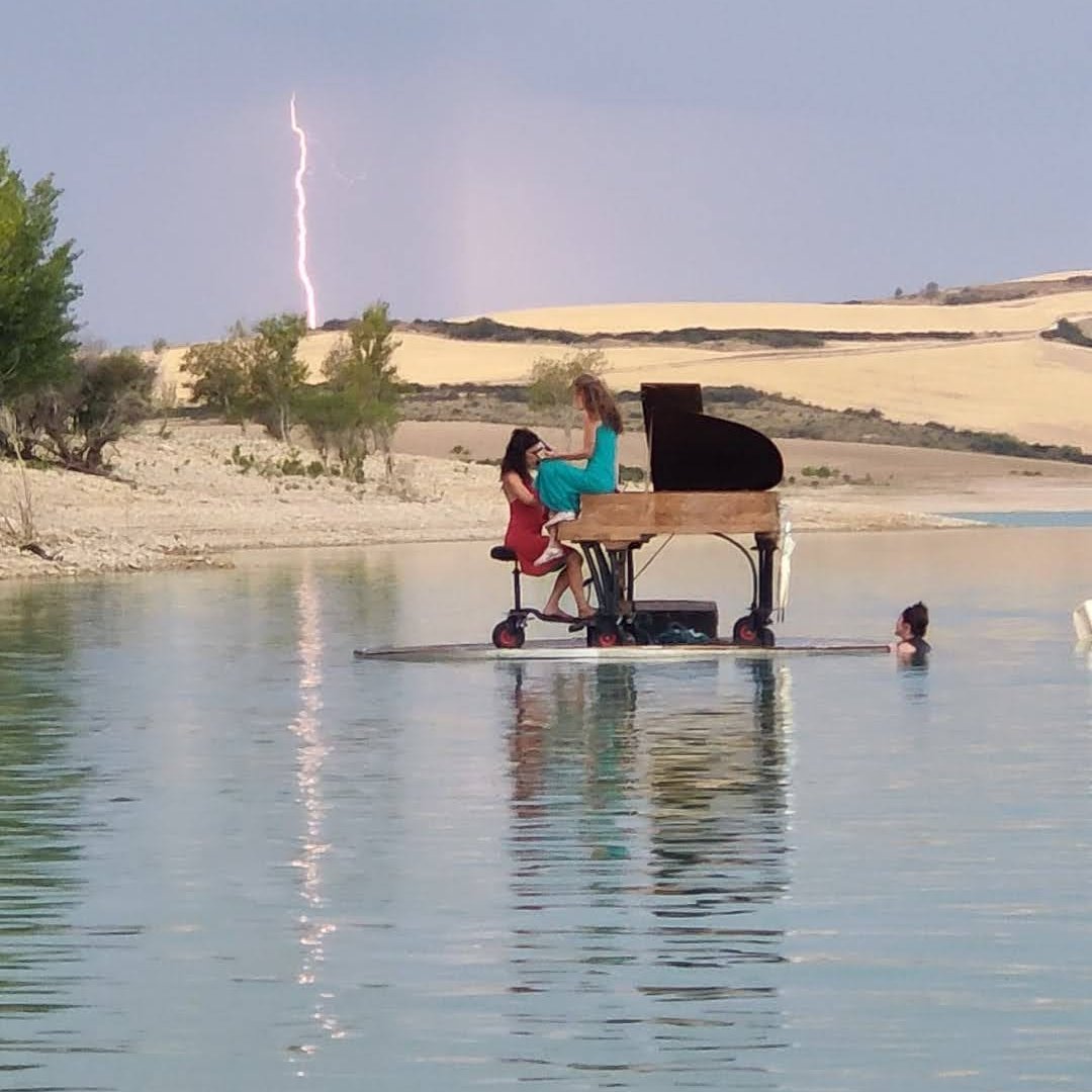 Increíble semana de conciertos en el Parque Provincial de Landa ¡Gracias!
⚡️⚡️⚡️

Próxima parada de la gira Idóneas:
💦Embalse de la Estanca <a href="/CampingEstanca/">Camping La Estanca, Alcañiz</a> de #Alcañiz  | 6 y 7 de septiembre | 19h

Info y reservas en  pianodulac.eu/es/agenda-2/?e…

Foto: Jonas López