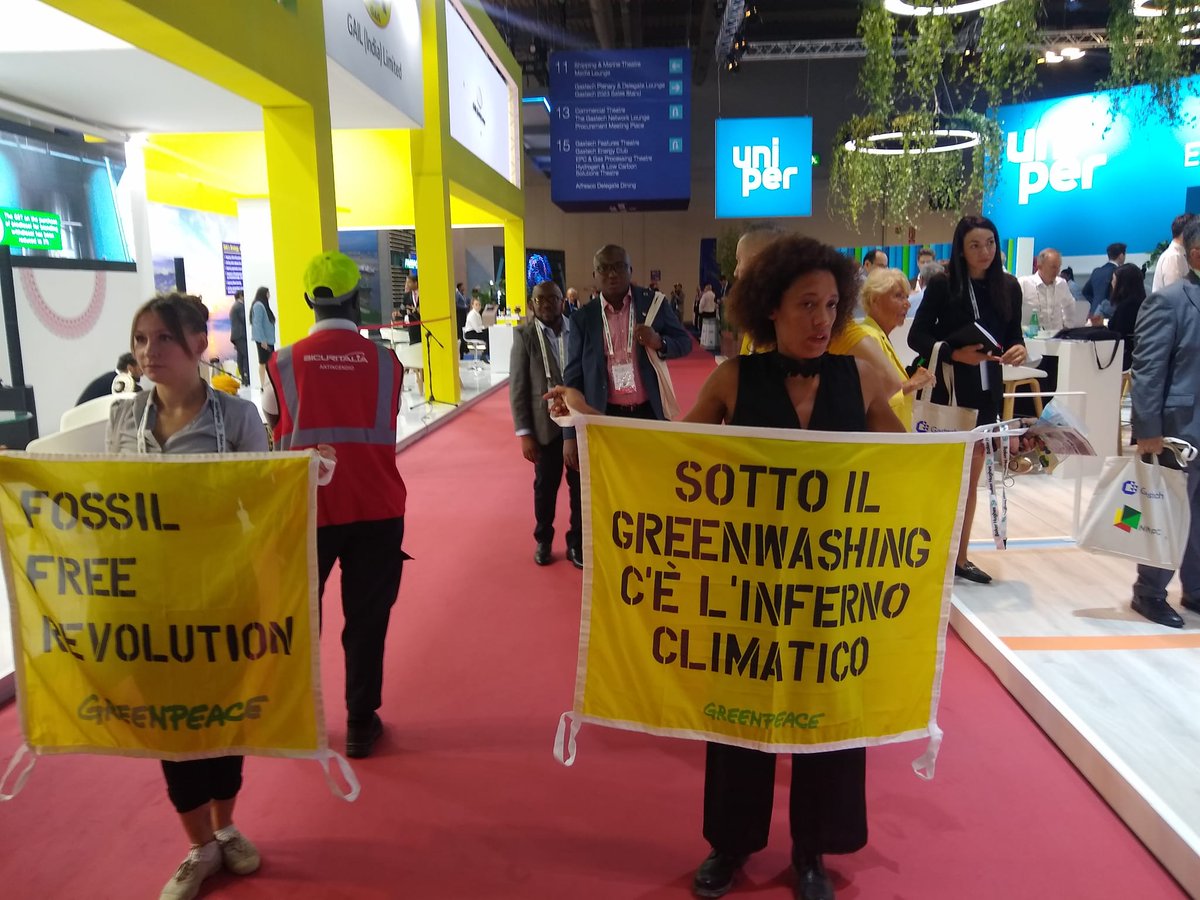Greenpeace_ITA's tweet photo. HAPPENING NOW! We are taking action at one the world's largest fossil gas industry events to say enough is enough, stop driving us into climate hell, stop greenwashing!

Join this growing movement to #BanFossilAds: https://t.co/PhqYMrnZMk https://t.co/Z7qrT35RTt
