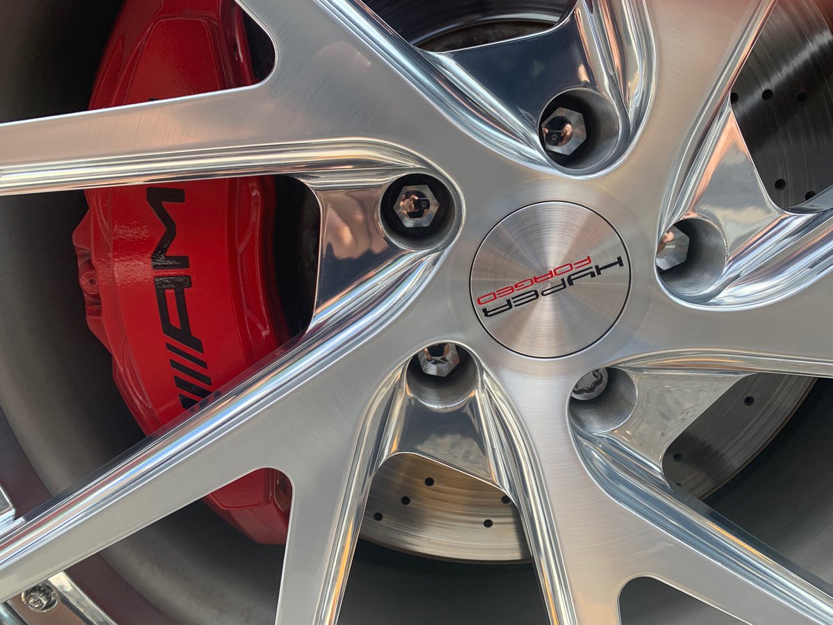 w222_STONIC's tweet photo. アルミの汚れを綺麗にして車で休憩🚙
このアルミに変えてからほとんど汚れないし簡単に掃除出来るし常に綺麗にしてます♪
#車
#アルミホイール
#HYPERFORGED https://t.co/iMLFNQMdYM